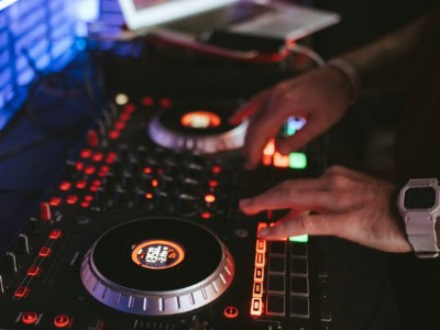 Где в Митино отметить день рождения в стиле 90-х